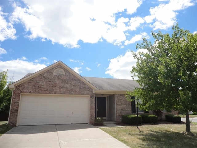 1903 E Maple Park Dr