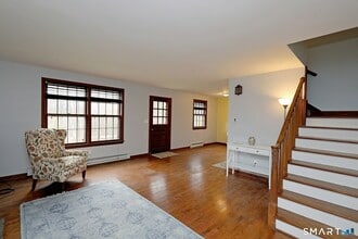 380 Newtown Turnpike in Redding, CT - Building Photo - Building Photo