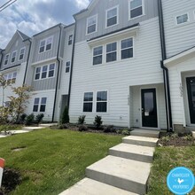 1030 Zelkova Ln in Chapel Hill, NC - Building Photo - Building Photo