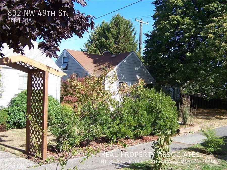 802 NW 49th St in Seattle, WA - Building Photo
