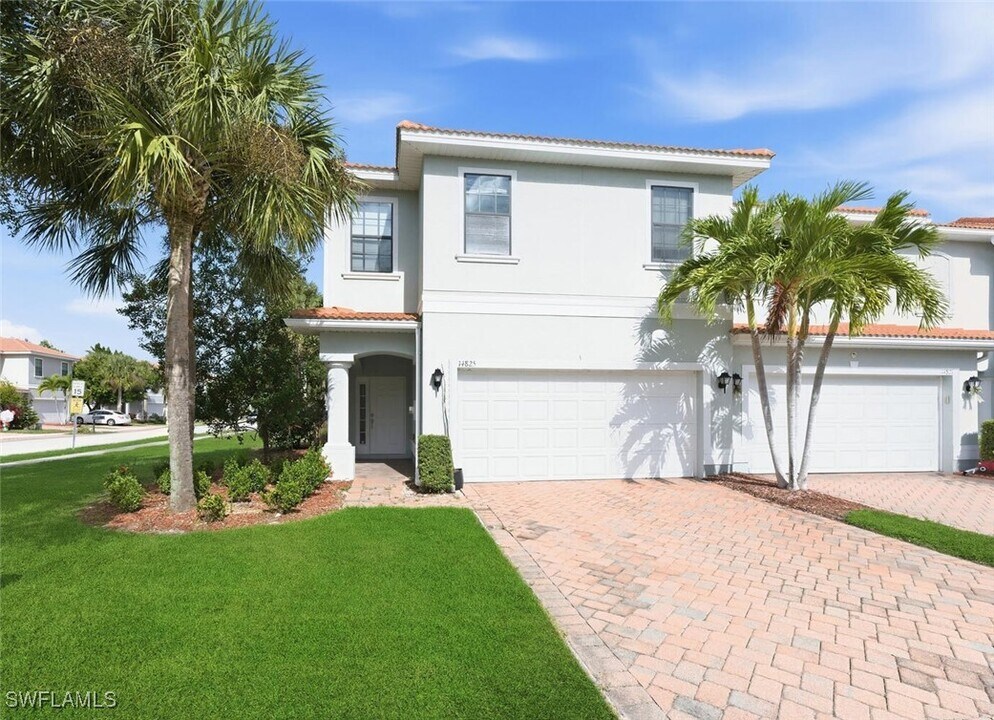 14825 Sutherland Ave in Naples, FL - Building Photo