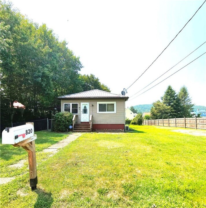 820 Laurel St in Elmira, NY - Building Photo
