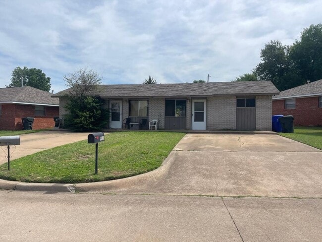 property at 911 Deonne Cir