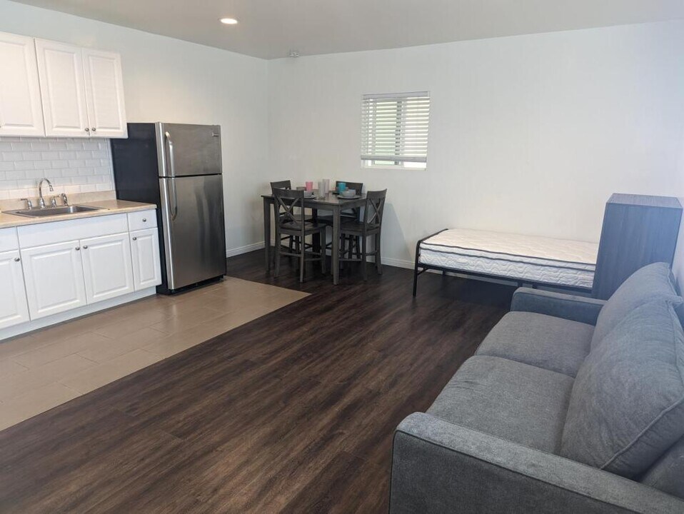 993 Rosecrans St in San Diego, CA - Building Photo