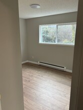 133 SW Normandy Rd, Unit 2 in Normandy Park, WA - Foto de edificio - Building Photo