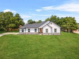 2315 Progress Dr in Brenham, TX - Building Photo