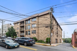 314 Palisade Ave, Unit 2A in Cliffside Park, NJ - Building Photo - Building Photo