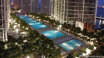 495 Brickell Ave in Miami, FL - Building Photo