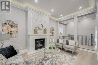 916 Manning Ave in Toronto, ON - Building Photo - Building Photo