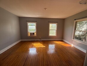 2102 Jones St in Wichita Falls, TX - Building Photo - Building Photo