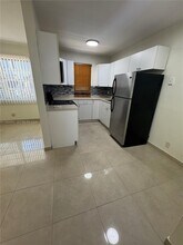 30 SE 4th Ave in Hallandale Beach, FL - Foto de edificio - Building Photo