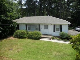 4267 Chamblee Tucker Rd in Tucker, GA - Building Photo