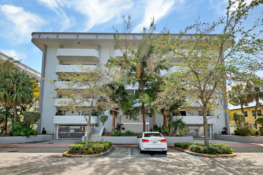 130 S Shore Dr in Miami Beach, FL - Building Photo