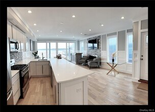 61 Orchard Beach Blvd in Port Washington, NY - Building Photo - Building Photo