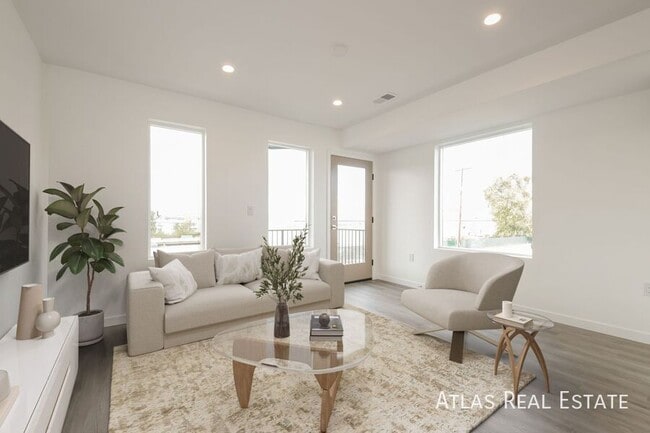 property at 2624 S Delaware St