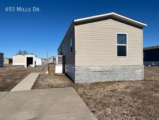 693 W Mills Dr in Towanda, KS - Building Photo - Building Photo