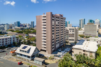 Ward Kinau in Honolulu, HI - Building Photo - Building Photo