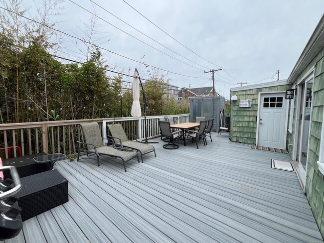property at 804 Evergreen Walk