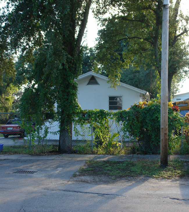 7637 NE 3rd Ct in Miami, FL - Building Photo - Building Photo
