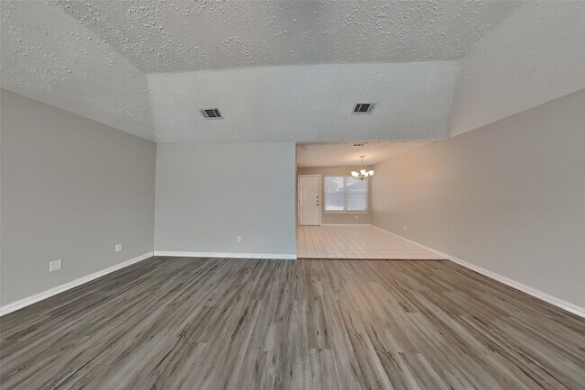 16358 Maplemont Dr in Houston, TX - Building Photo - Building Photo