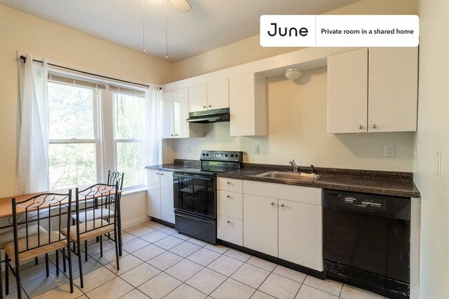 Room in Shared 4 bed/2 bath home, Unit D in Boston, MA - Building Photo - Building Photo