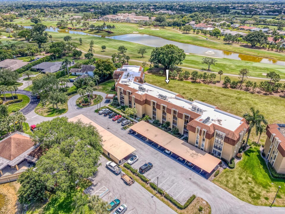 5350 Woodland Lakes Dr in Palm Beach Gardens, FL - Building Photo