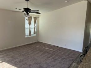 70 Montecito Dr in Pahrump, NV - Foto de edificio - Building Photo