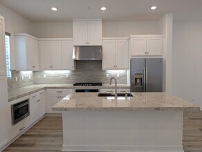 27414 N Arborview Ln in Valencia, CA - Building Photo - Building Photo