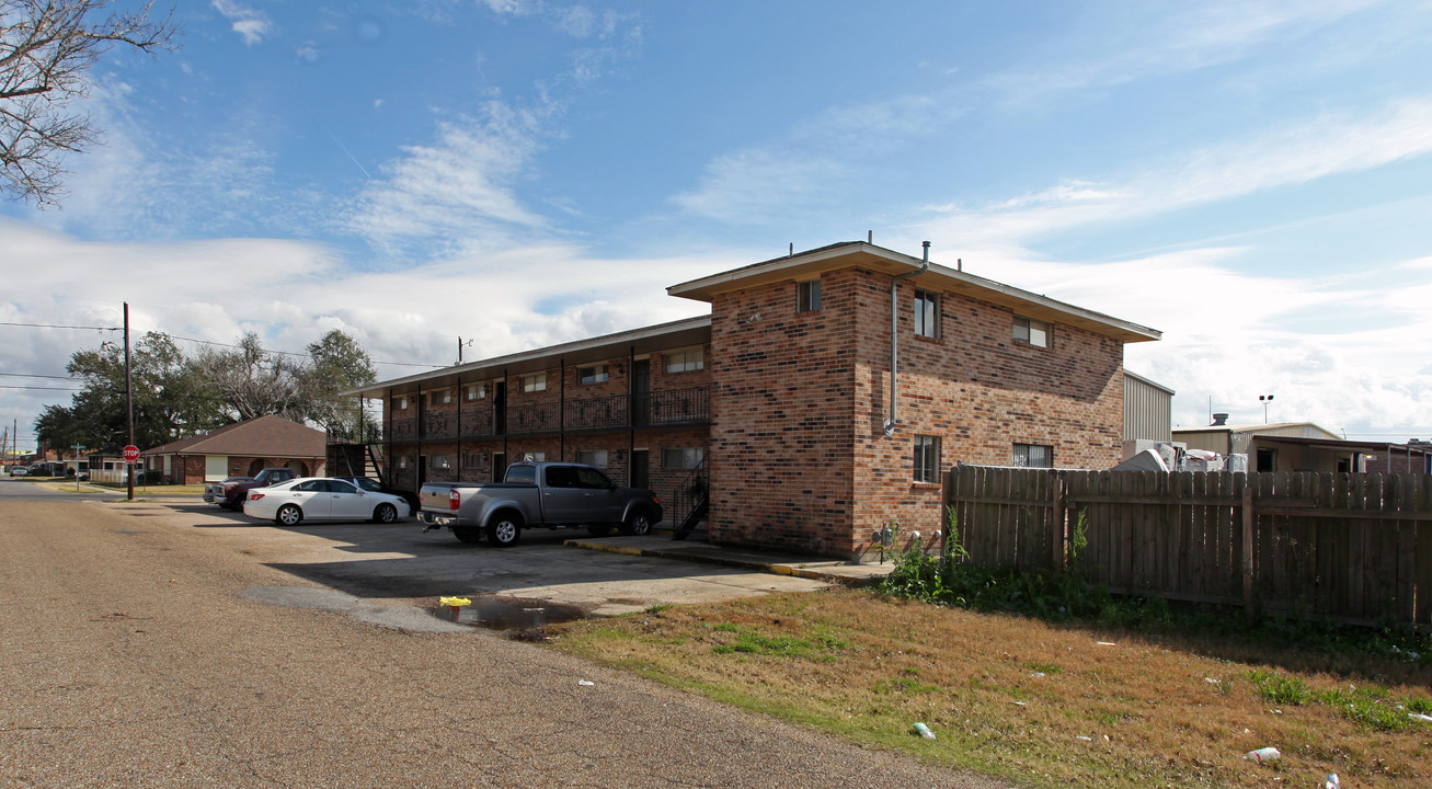 600 Westwood Dr in Marrero, LA - Foto de edificio