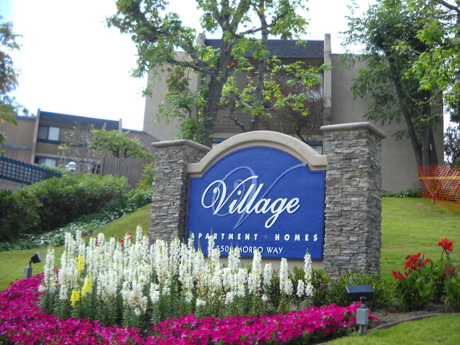 Village Apartments in La Mesa, CA - Foto de edificio - Building Photo