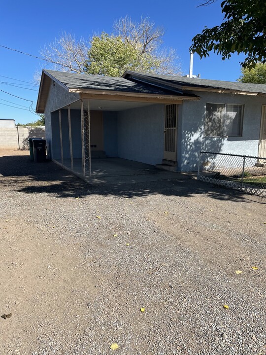 1325 Tapia Blvd SW in Albuquerque, NM - Building Photo