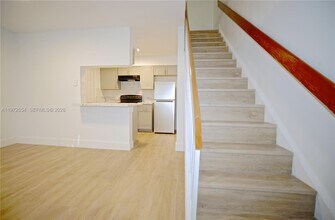 17425 NW 67th Pl in Hialeah, FL - Building Photo - Building Photo