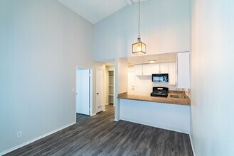 311 South New Hampshire Avenue in Los Angeles, CA - Building Photo - Interior Photo