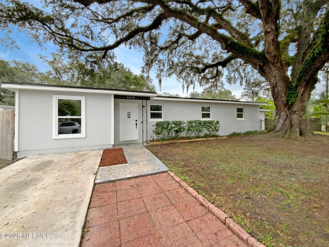property at 2535 La Trelle Ct