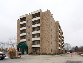 Shaker Place in Beachwood, OH - Building Photo - Building Photo