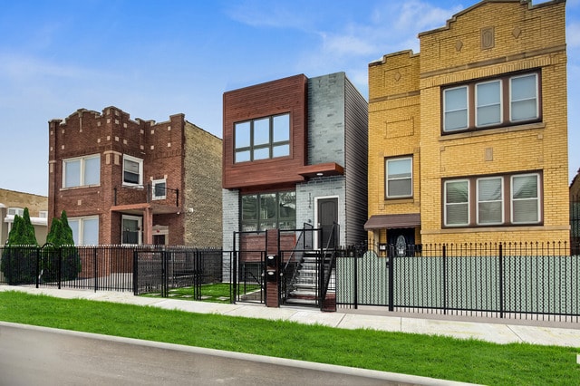 property at 1336 N Hamlin Ave
