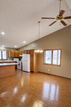 913 Richland Ave SW in Willmar, MN - Building Photo - Building Photo