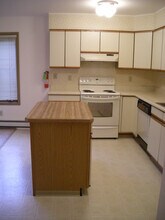 700 W 47th Ave, Unit #2 in Anchorage, AK - Foto de edificio - Building Photo