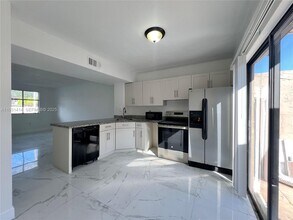 1909 SW 107th Ave in Miami, FL - Building Photo - Building Photo