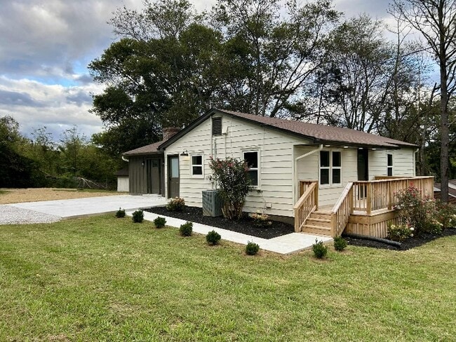 304 Greenview Dr in Columbia, TN - Building Photo - Building Photo
