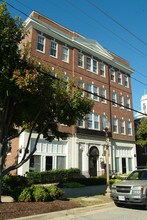 Medical Arts Senior Apartments in Newport News, VA - Foto de edificio - Building Photo