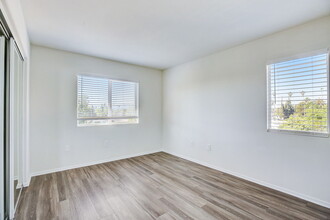 Toscana Apartments in Lake Balboa, CA - Building Photo - Building Photo