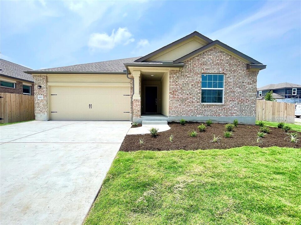 1917 Owasso Dr in Leander, TX - Building Photo