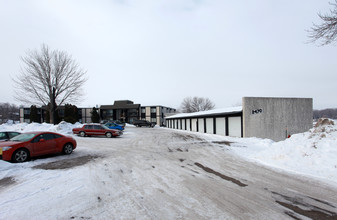 Dockside Apartments on Lake Minnetonka in Spring Park, MN - Building Photo - Building Photo