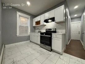 1561 Chapel St in New Haven, CT - Building Photo