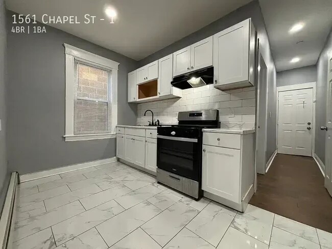 1561 Chapel St