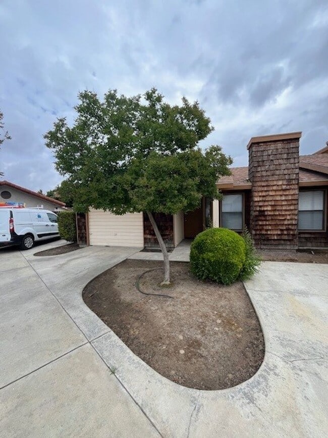 4346 W Douglas Ave in Visalia, CA - Building Photo - Building Photo