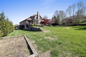 1324 Lakepoint Ct E in Springfield, MO - Building Photo - Building Photo