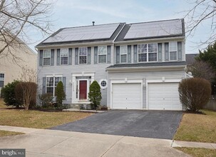 21338 Village Green Cir, Unit 1 in Germantown, MD - Building Photo - Building Photo