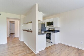 5684 Landfall Dr, Unit 5684 in Virginia Beach, VA - Building Photo - Building Photo